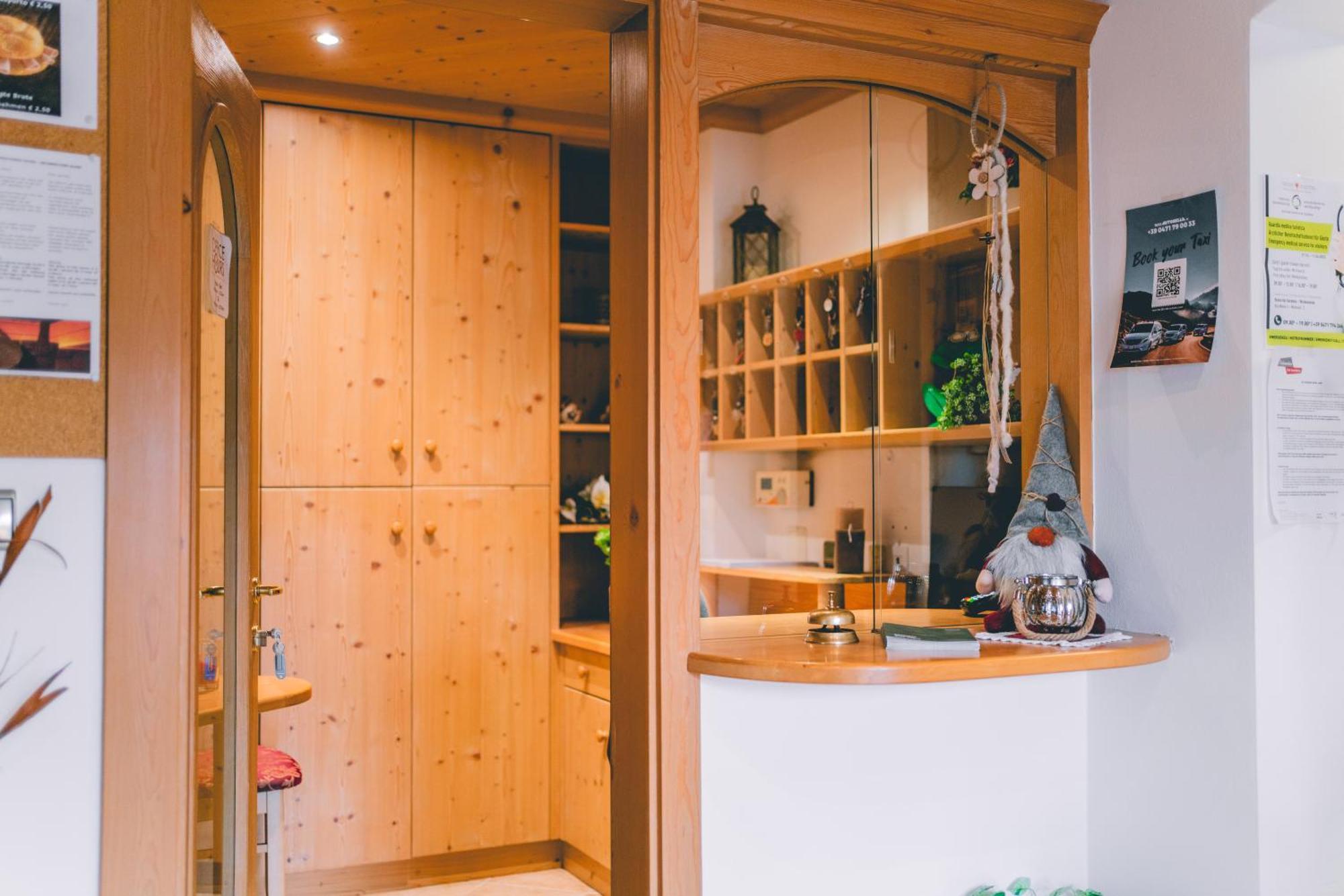 Garni Hotel Belalp Santa Cristina Val Gardena Ngoại thất bức ảnh