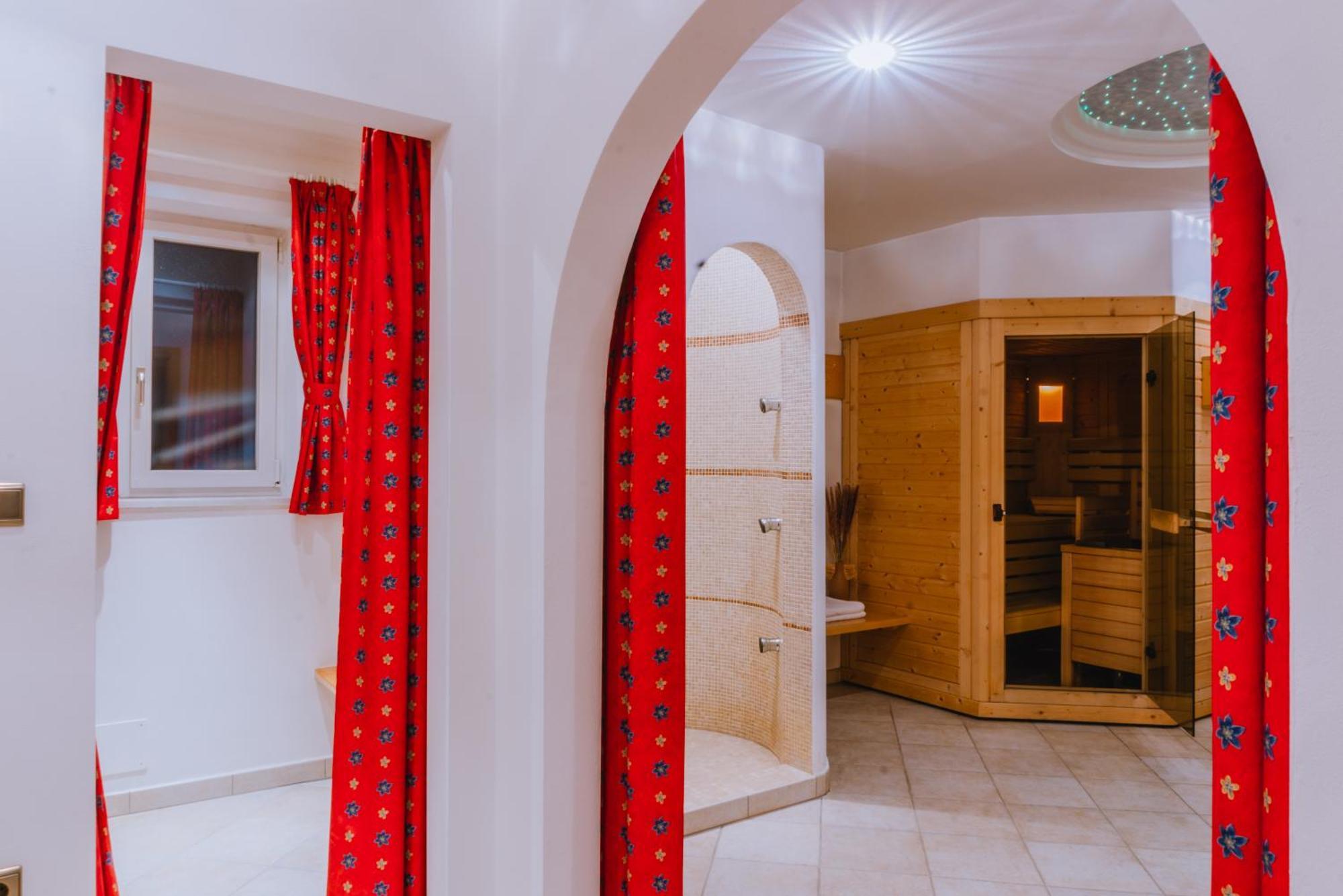 Garni Hotel Belalp Santa Cristina Val Gardena Ngoại thất bức ảnh