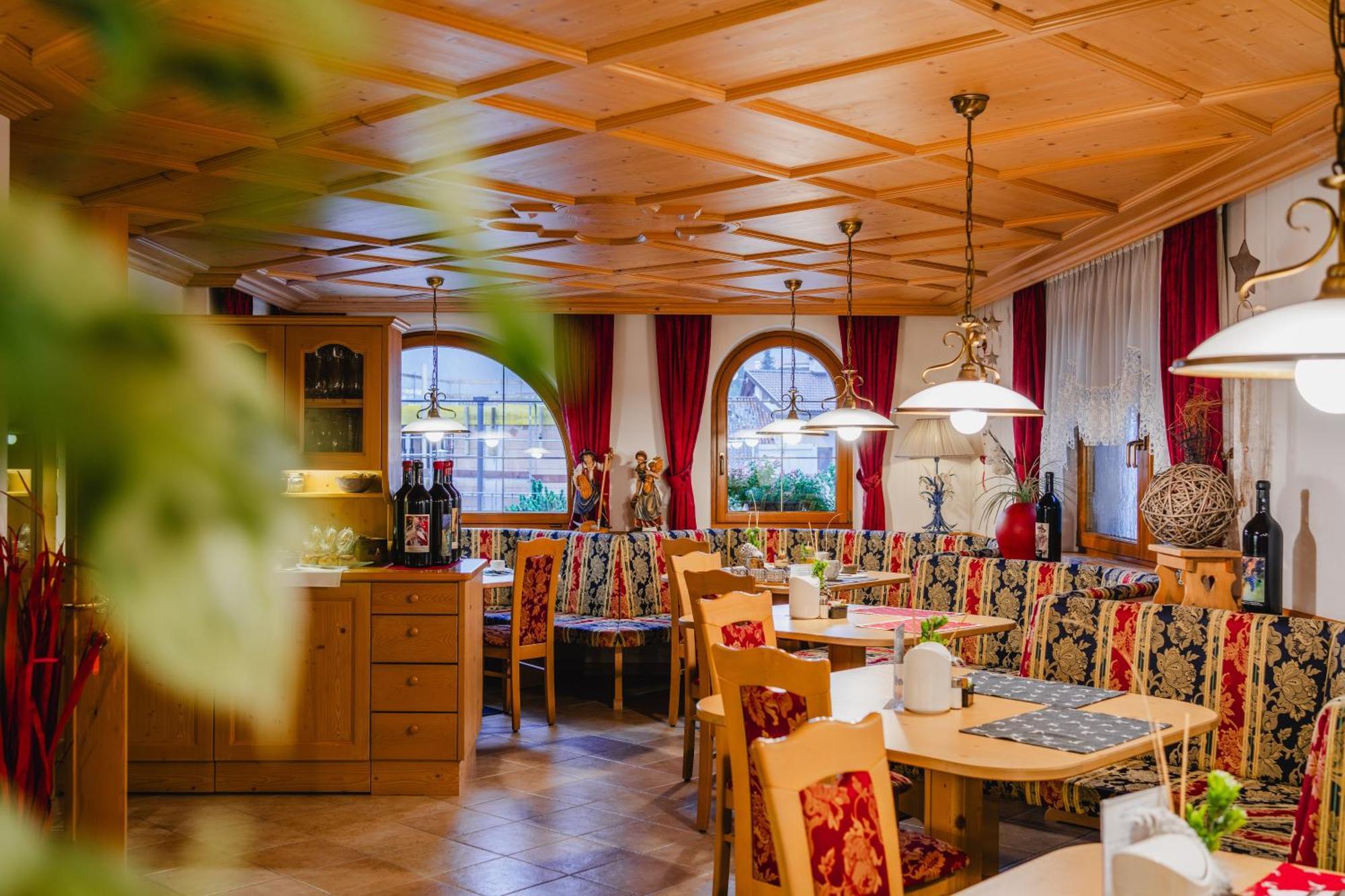 Garni Hotel Belalp Santa Cristina Val Gardena Ngoại thất bức ảnh