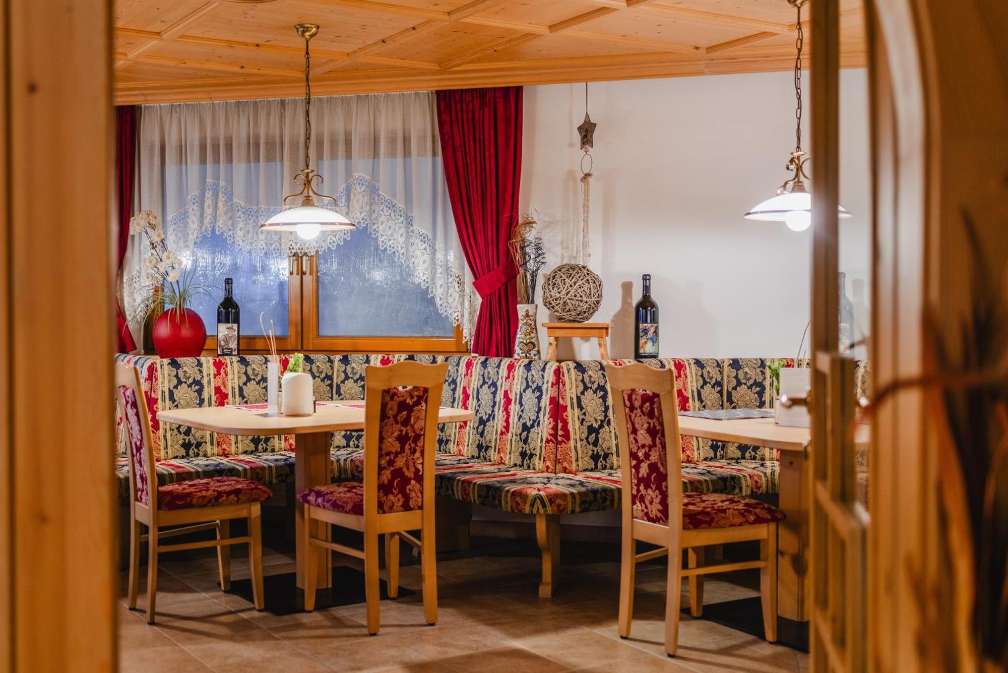 Garni Hotel Belalp Santa Cristina Val Gardena Ngoại thất bức ảnh