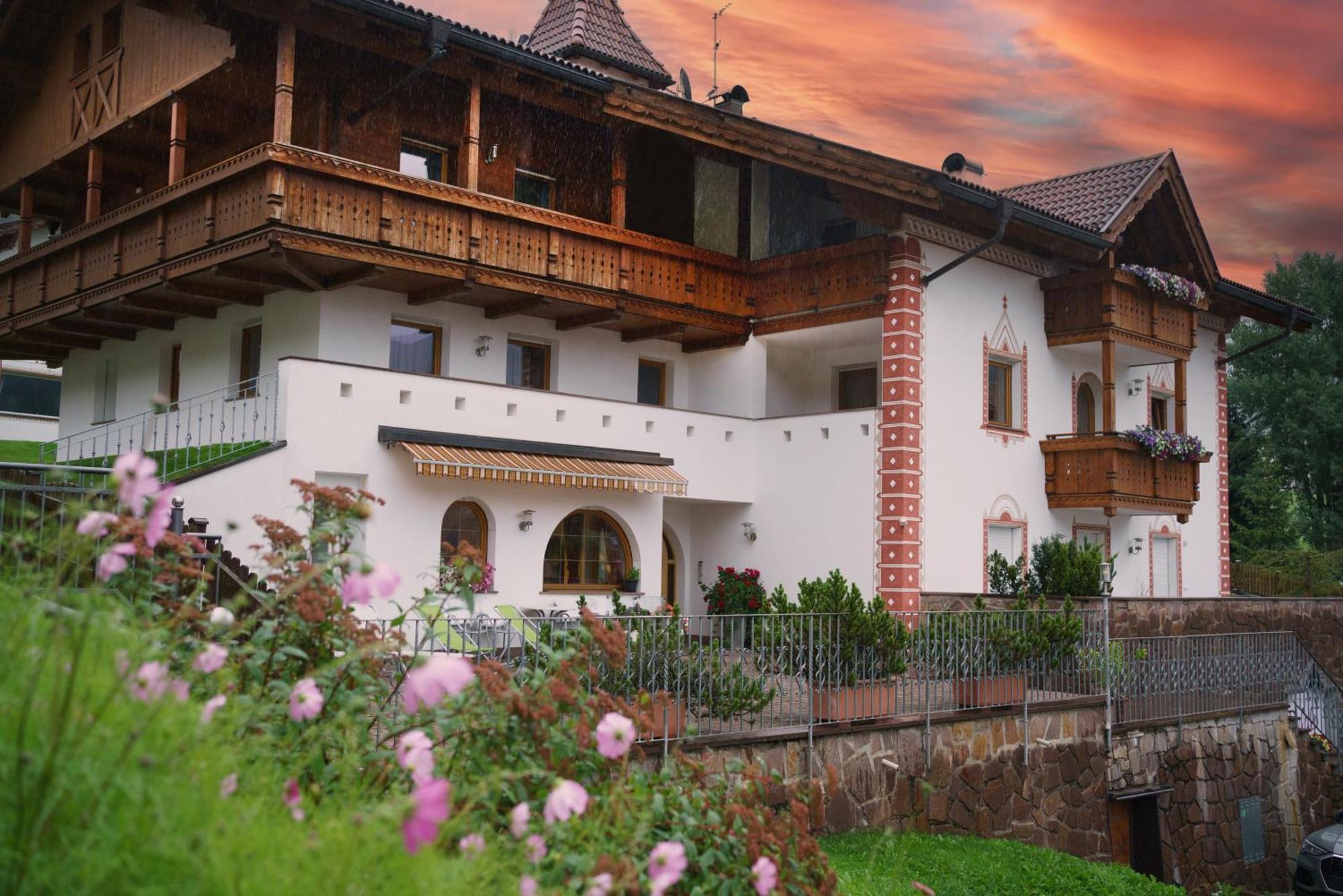 Garni Hotel Belalp Santa Cristina Val Gardena Ngoại thất bức ảnh